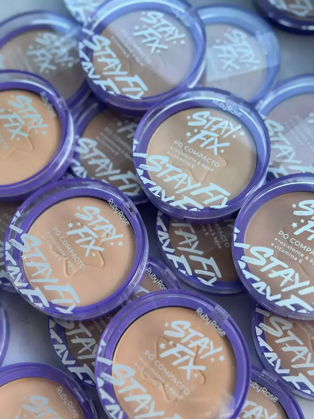 Polvo compacto Ruby Rose